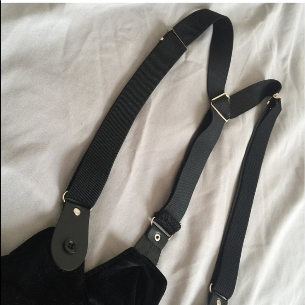 UNIF Dropout Suspender Skirt size small, great condition